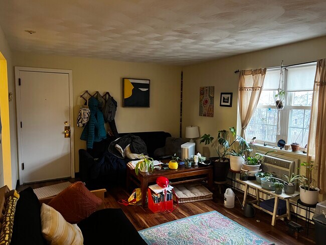 Building Photo - 740 Central St