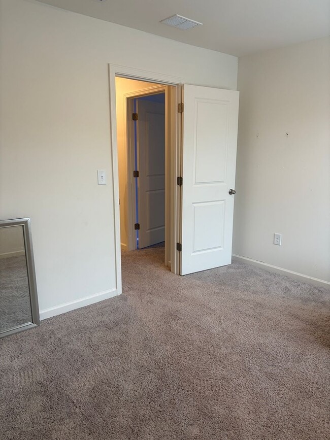 Building Photo - End-Unit Townhouse