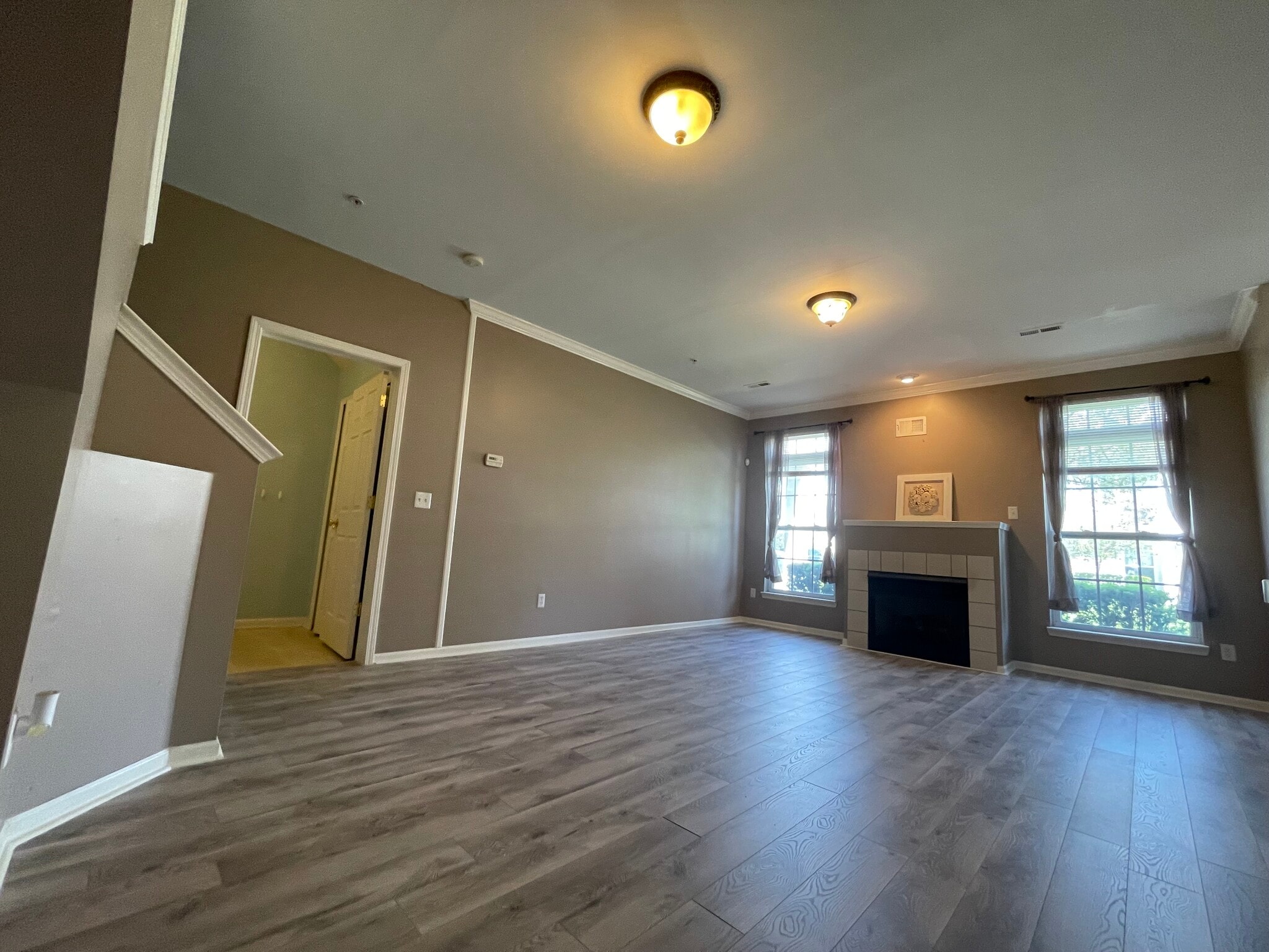 Building Photo - 10102 W Midway Ct
