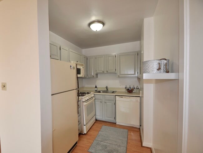 Kitchen - 3000 Spout Run Pkwy
