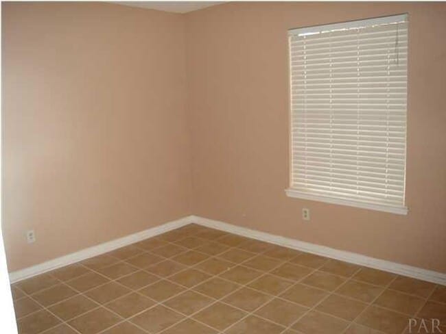 Building Photo - In the Heart of Gulf Breeze Proper