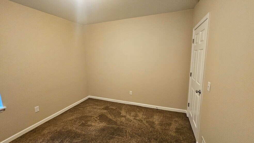 Building Photo - 11 S Summit St