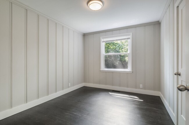 Building Photo - 2129 Crystal Dr