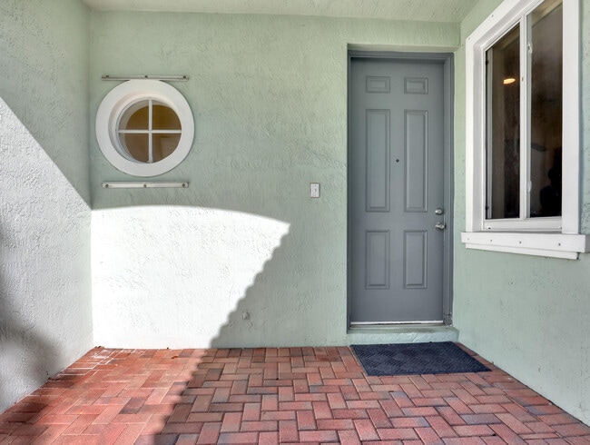 Building Photo - 2226 Oakmont Dr