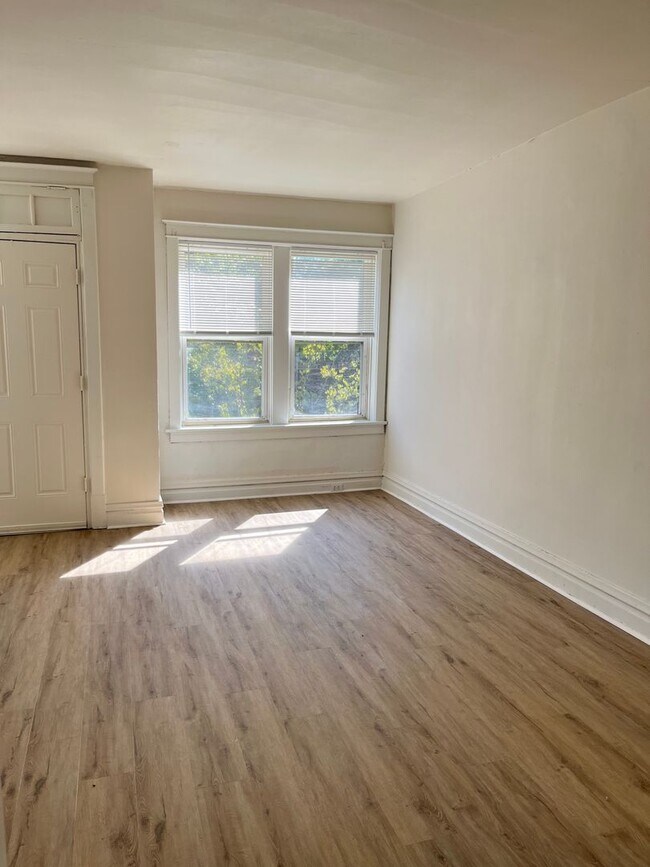 Building Photo - 1-Bedroom Apartment on 2nd Floor