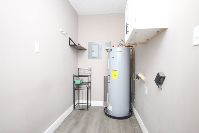 Building Photo - Beautifully Renovated 3-Bed, 1.5-Bath Home with Screened Porch in Desirable Pace Location