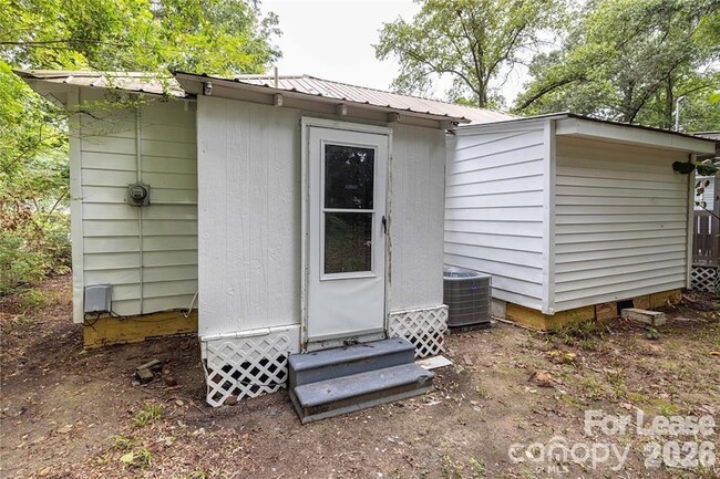 Building Photo - 629 Colston St