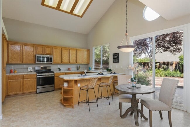 Building Photo - The home we have been looking For !