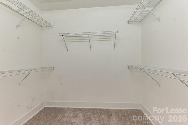 Building Photo - 505 E 6th St