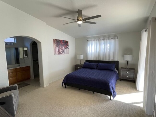 Building Photo - * Occupied* Unfurnished Long Term Pool Hom...