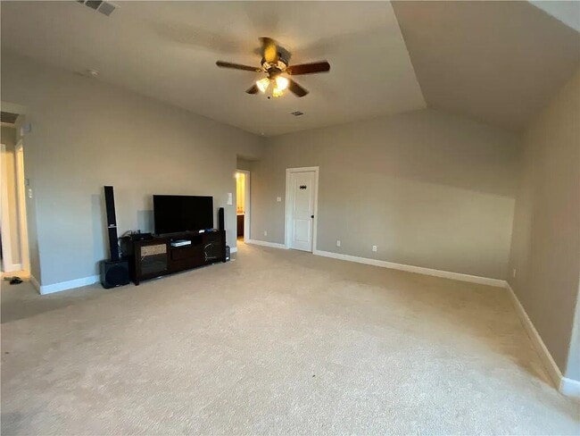 Building Photo - 113 Canyon Lake Ln