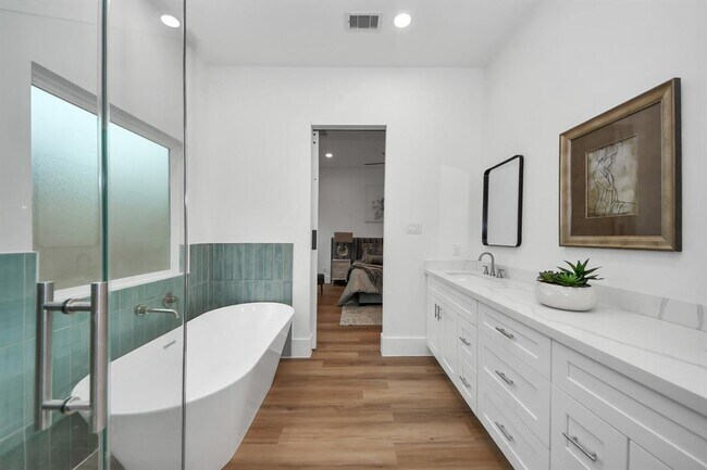 Building Photo - 23855 Creek Wood Dr