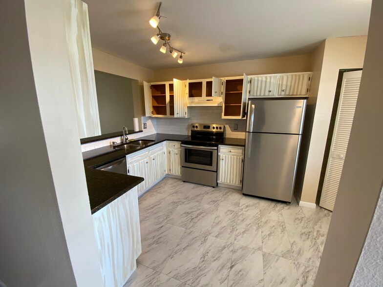 Building Photo - 1302 Derbyshire Ct