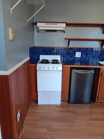 Building Photo - 430 S Holladay Dr