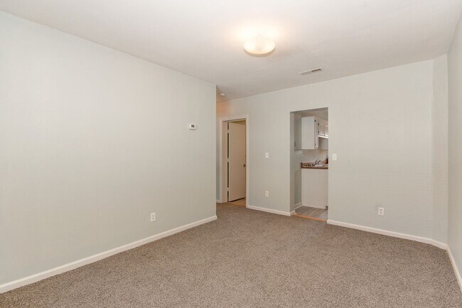 Building Photo - 1443 W 40th St