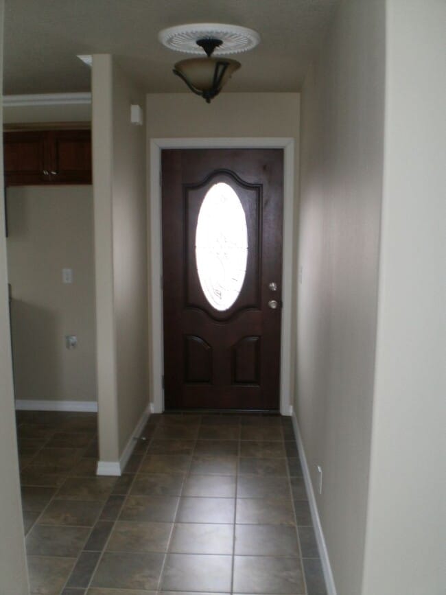 Building Photo - Spacious 3BR/ 2BA House