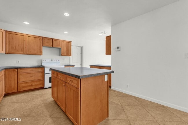 Building Photo - 3660 N 52nd St