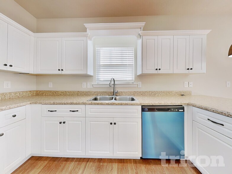 Building Photo - 667 Dandelion Row