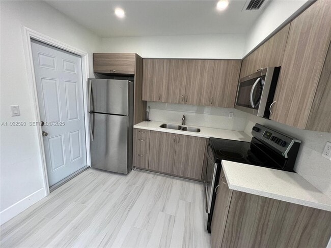 Building Photo - 1910 Thomas St