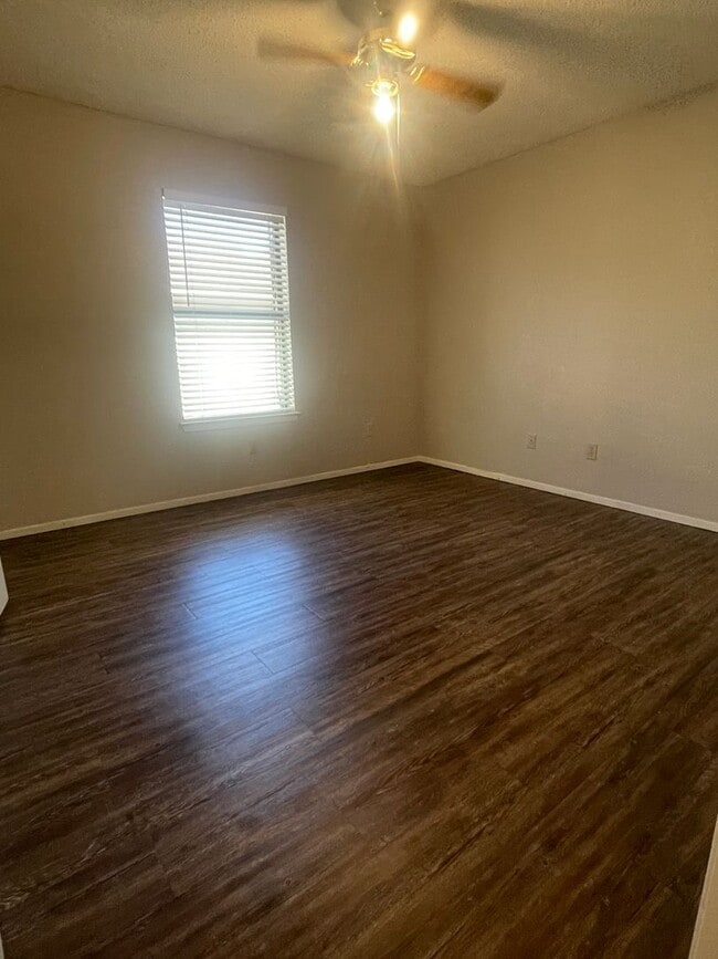 Building Photo - Walking Distance to Lake Arlington 2/2