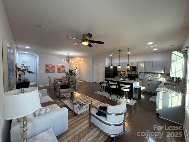 Building Photo - 5120 Lakeview Rd