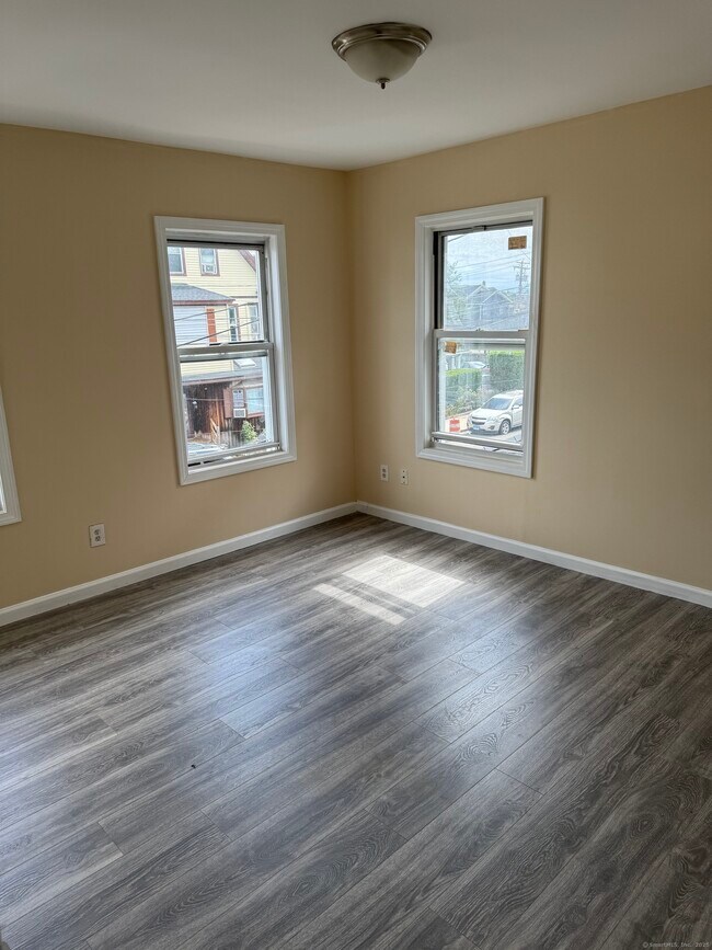 Building Photo - 49 Sedgewick St