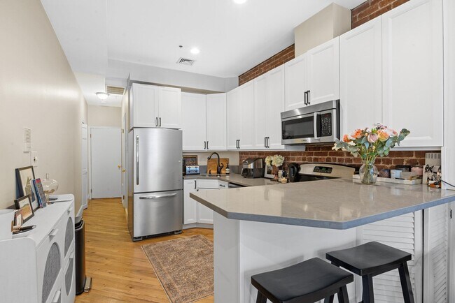 Building Photo - 123 Willow Ave