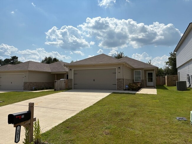 Primary Photo - 3 bed, 2 bath available for rent now!