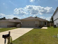 Building Photo - 3 bed, 2 bath available for rent now!