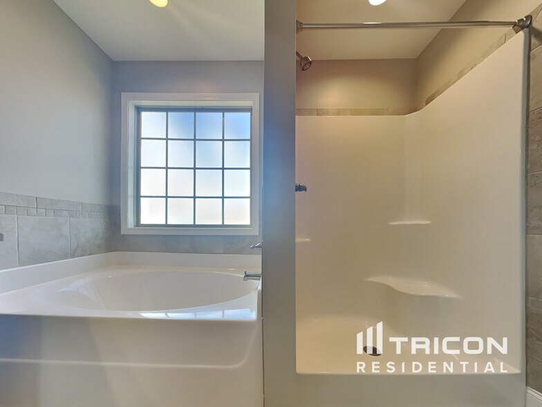 Building Photo - 485 Preakness Cir