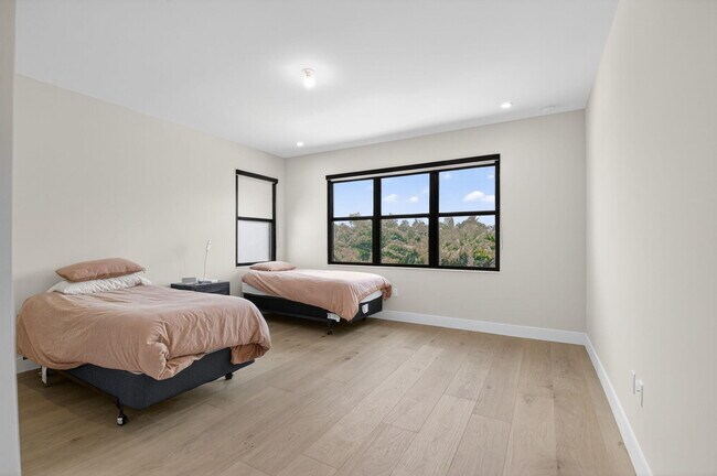 Building Photo - 8521 Ganton Dr
