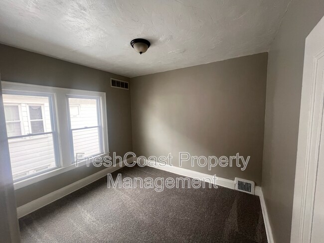 Building Photo - 3402 E 145th St