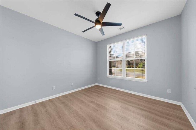 Building Photo - 5435 Mirror Lake Dr