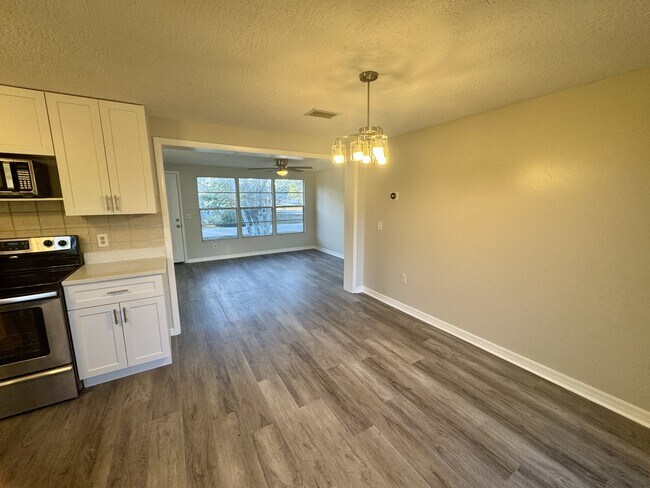 Building Photo - 403 Tillman Ave SW