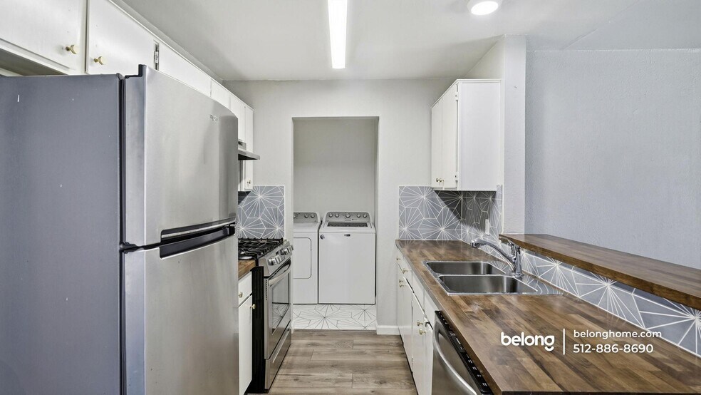 Building Photo - 5701 Claystone Cove