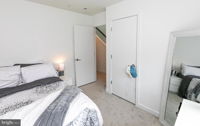 Building Photo - 3123 Beachview Ln