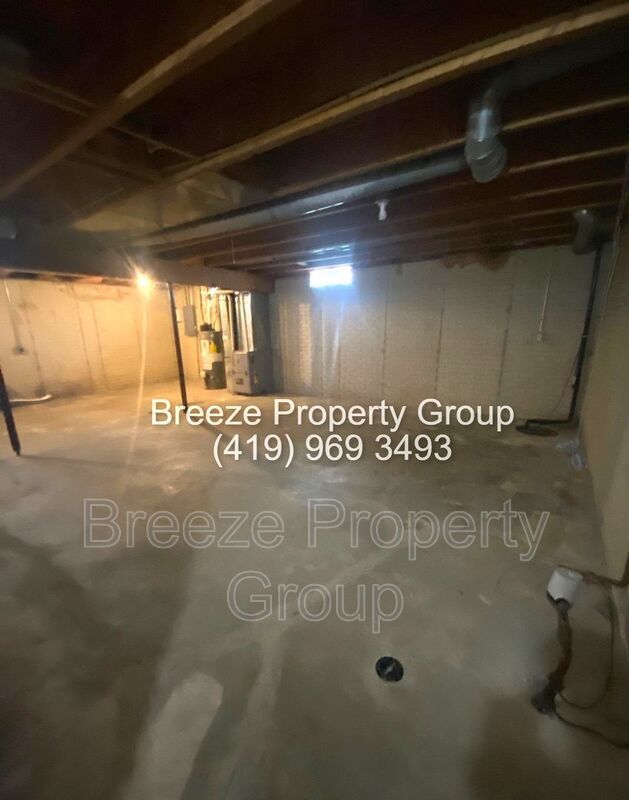 Building Photo - 3045 N Ontario St