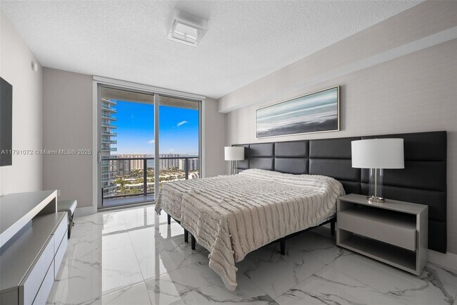 Building Photo - 300 Sunny Isles Blvd