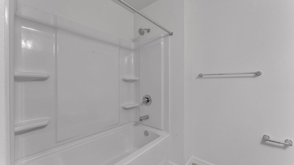 Building Photo - 623 Alder Ln