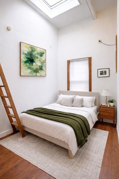 Partition wall bedroom - 425 46th St