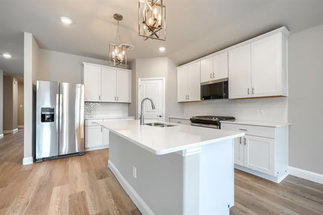 Building Photo - 511 Midnight Oak Dr