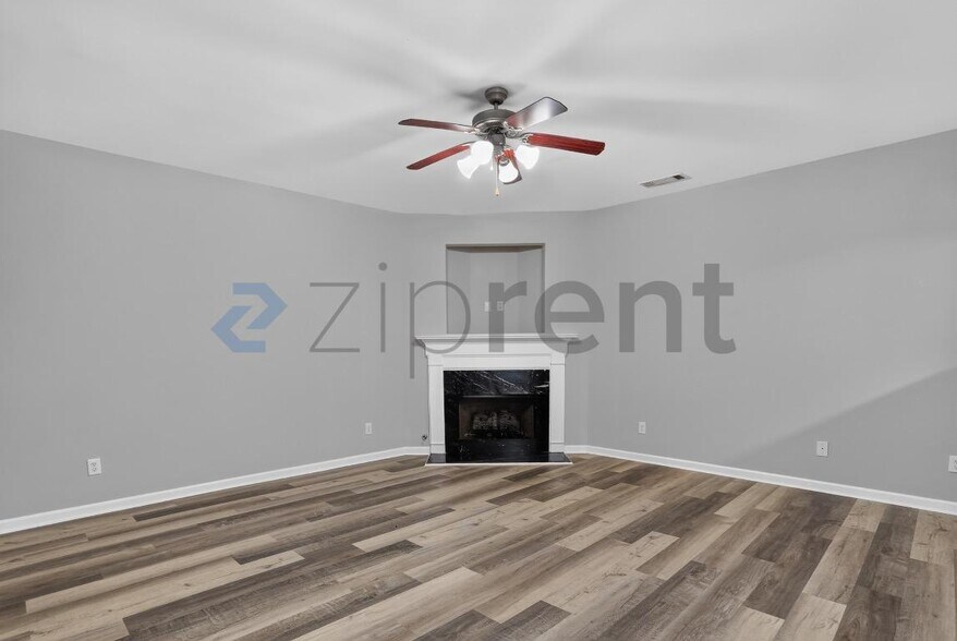 Building Photo - Unit