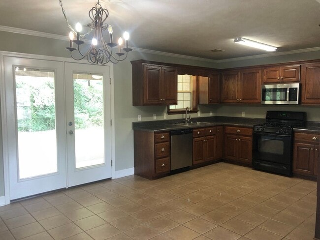 Building Photo - Charming 3-Bedroom Home in a Quiet Neighbo...