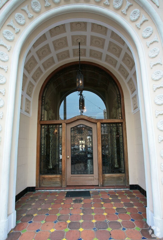 Building Photo - 2845 Van Ness Ave