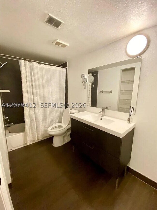 Building Photo - 13090 Vista Isles Dr