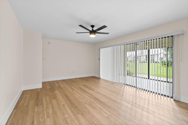 Building Photo - 2233 NW 22nd Ave