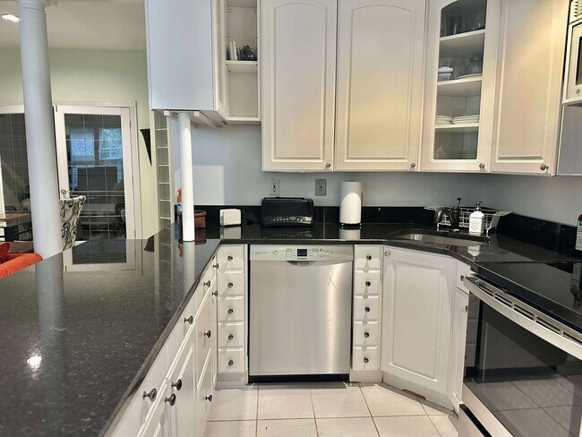 Building Photo - 2403 Shreve Hill Rd