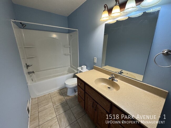 Building Photo - 1518 Park Ave