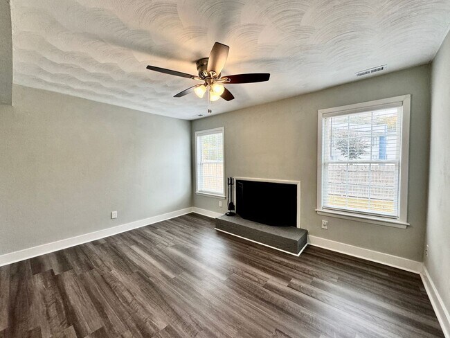 Building Photo - Updated & Ready For You On 12-05-25! A Pet-Friendly Home w/Attached Garage, All Appliances Convey...