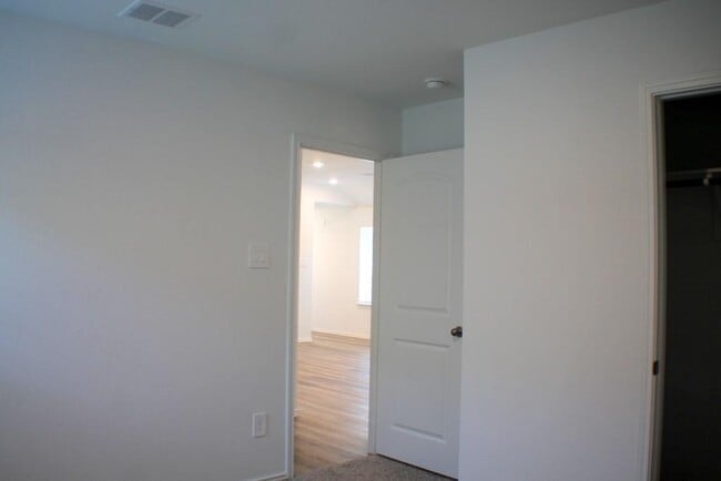 Building Photo - 1015 Maple Sunset Ct